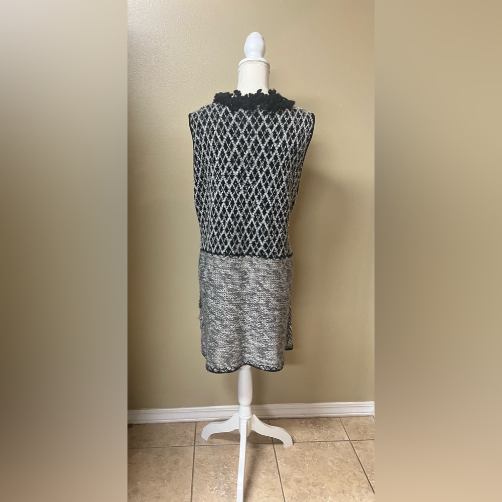 Curio Sleeveless Long Snap Front Sweater Cardigan - Picture 2 of 6
